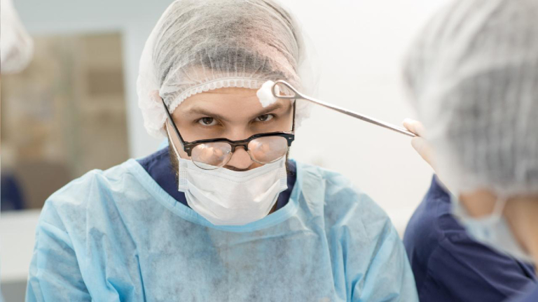 Temperatuur operatiekamer anesthesie operatie assistent zweten