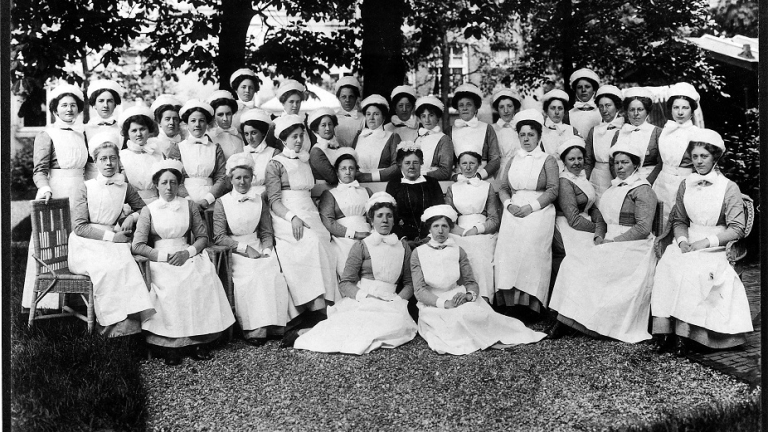 Zusterkapje-verpleegkundige-geschiedenis-kleding