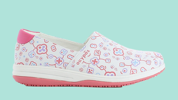 Hoe leuk zijn deze? - sneakers met toffe medische prints voor zorgmedewerkers | FloorZorgt.nl