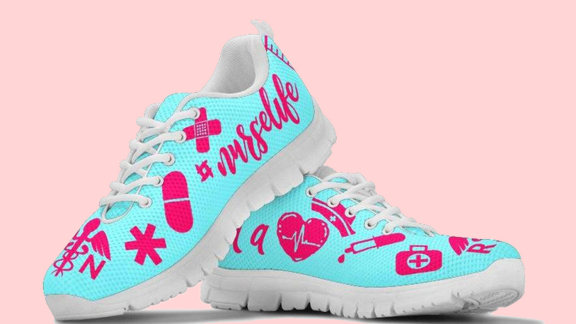 Hoe leuk zijn deze? - sneakers met toffe medische prints voor zorgmedewerkers | FloorZorgt.nl