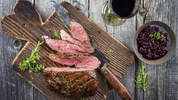 Hertenbiefstuk met wildsaus