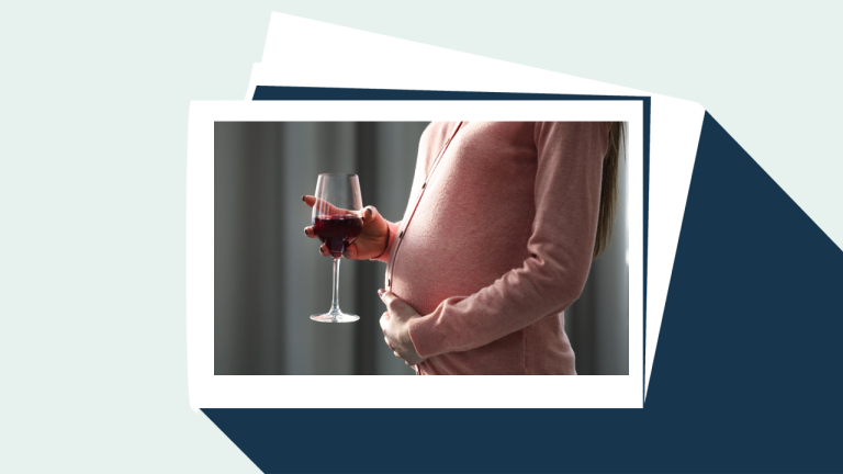 zwangere vrouw met alcohol